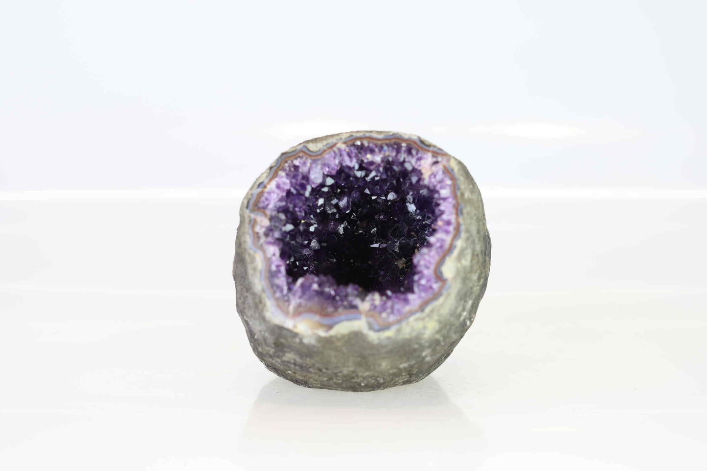 Kristallwerk präsentiert: Rohe Schätze atemberaubende Amethyst Geode