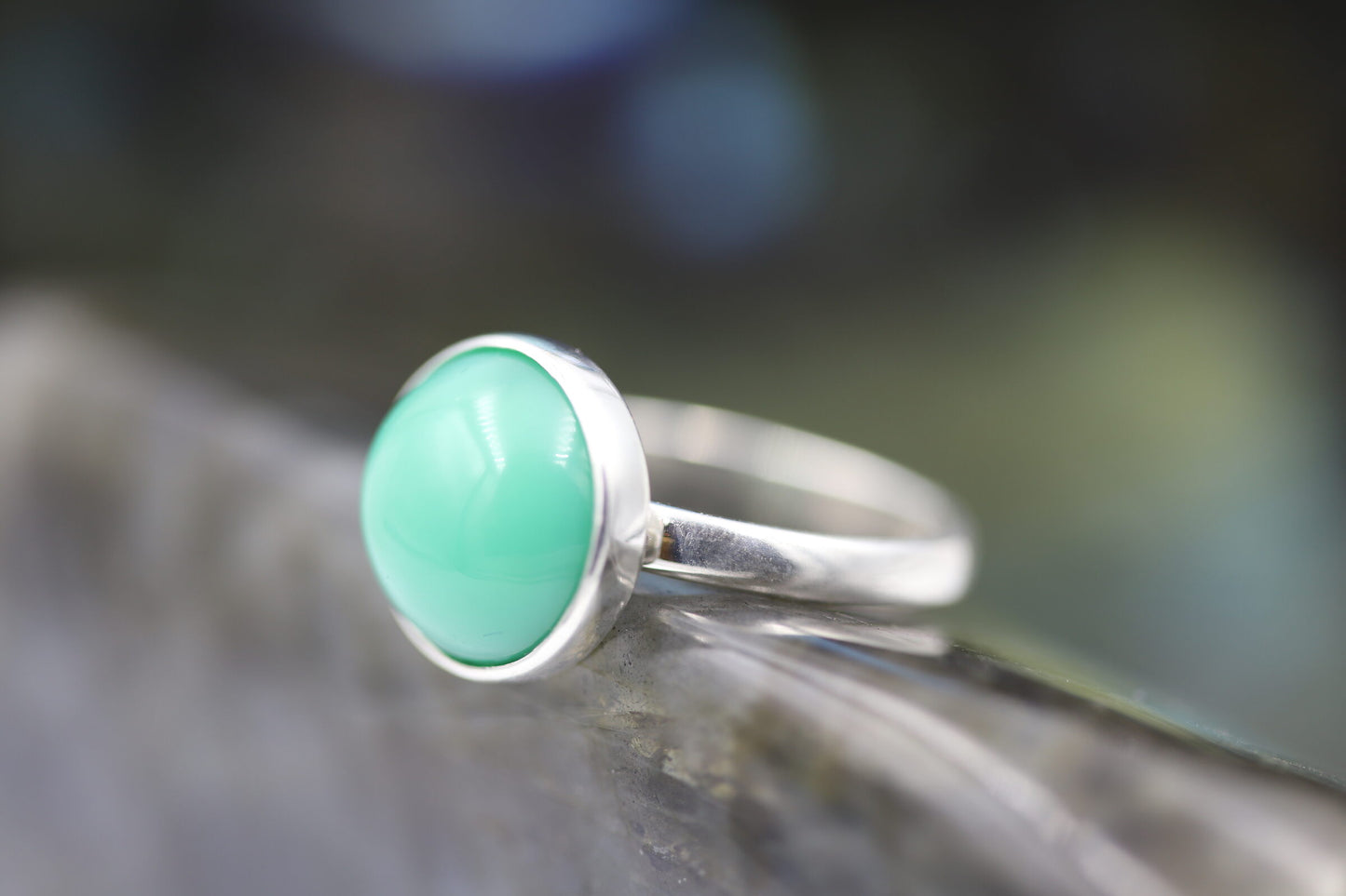 Ring mit poliertem Chrysopras rund