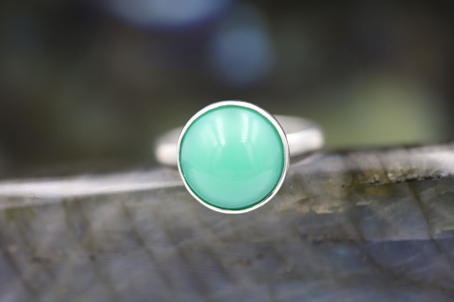 Ring mit poliertem Chrysopras rund
