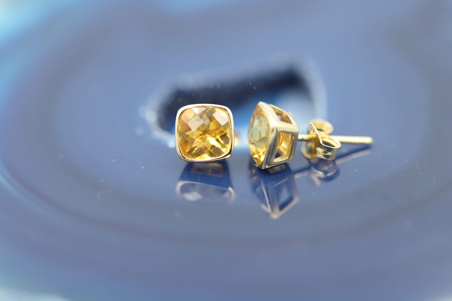 Ohrstecker mit facettiertem Citrin, eingefasst in 14 K Gold quadratisch