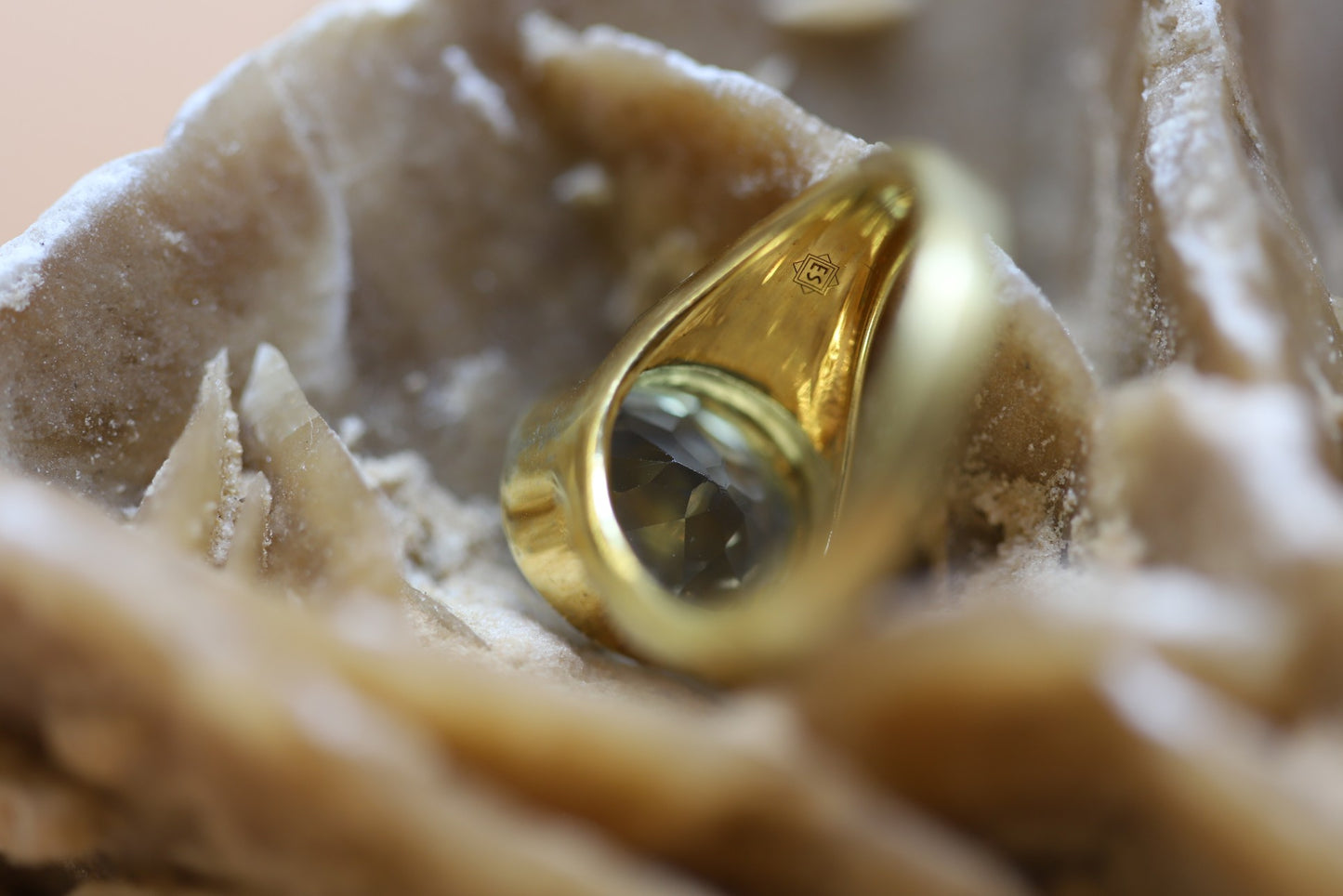 Ring aus Silber 925 vergoldet mit einem facettierten und blauen Edeltopas 12x10mm
