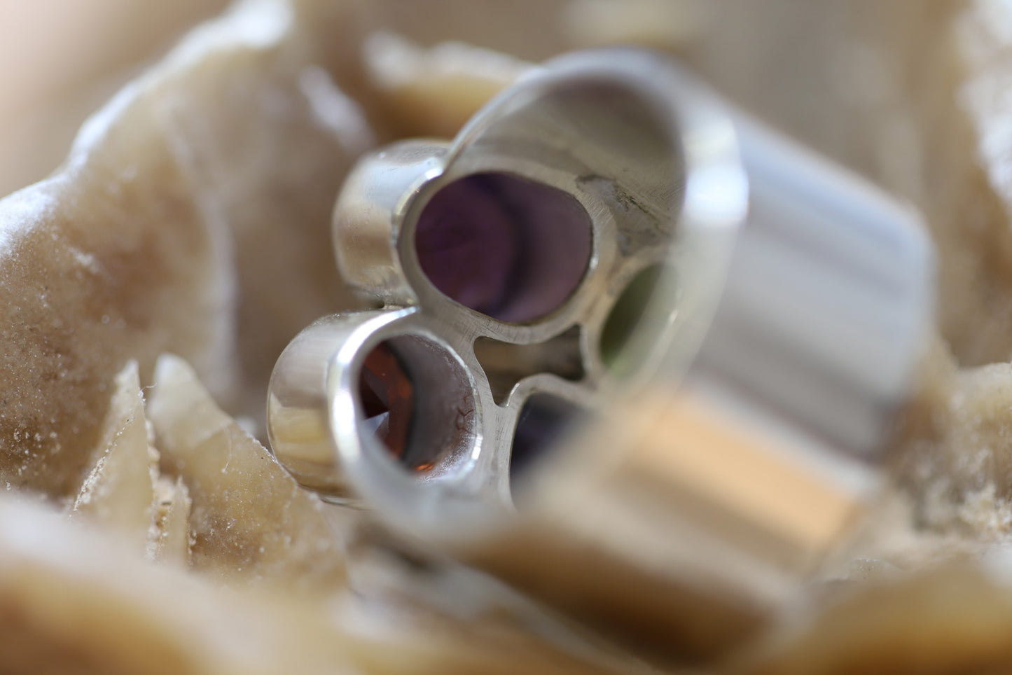 Ring aus Silber 925 mit facettierten Amethyst / Granat / Peridot und Saphir