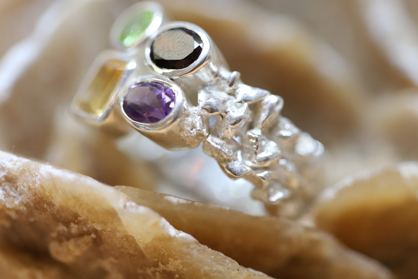 Ring aus Silber 925 mit facettierten Amethyst / Granat / Peridot und Citrin