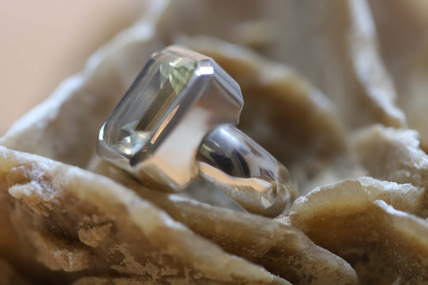 Ring aus Silber 925 mit facettiertem Citrin