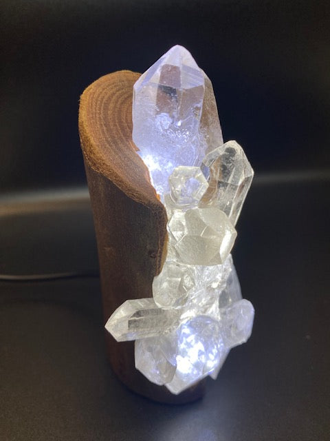 Rohe Schätze Bergkristall LED Lampe mit USB
