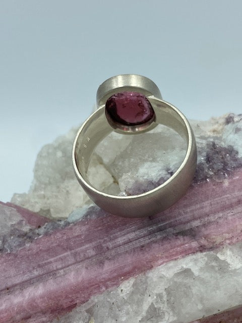 Ring mit polierten pinken Turmalin Silber 925