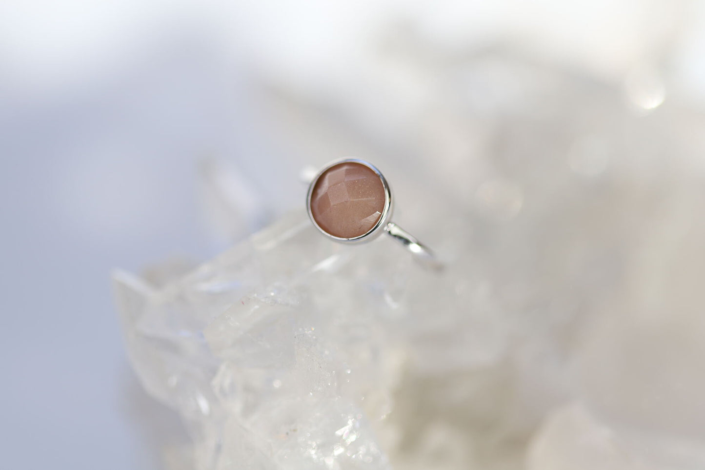 Ring mit facettiertem Mondstein peach Silber 925