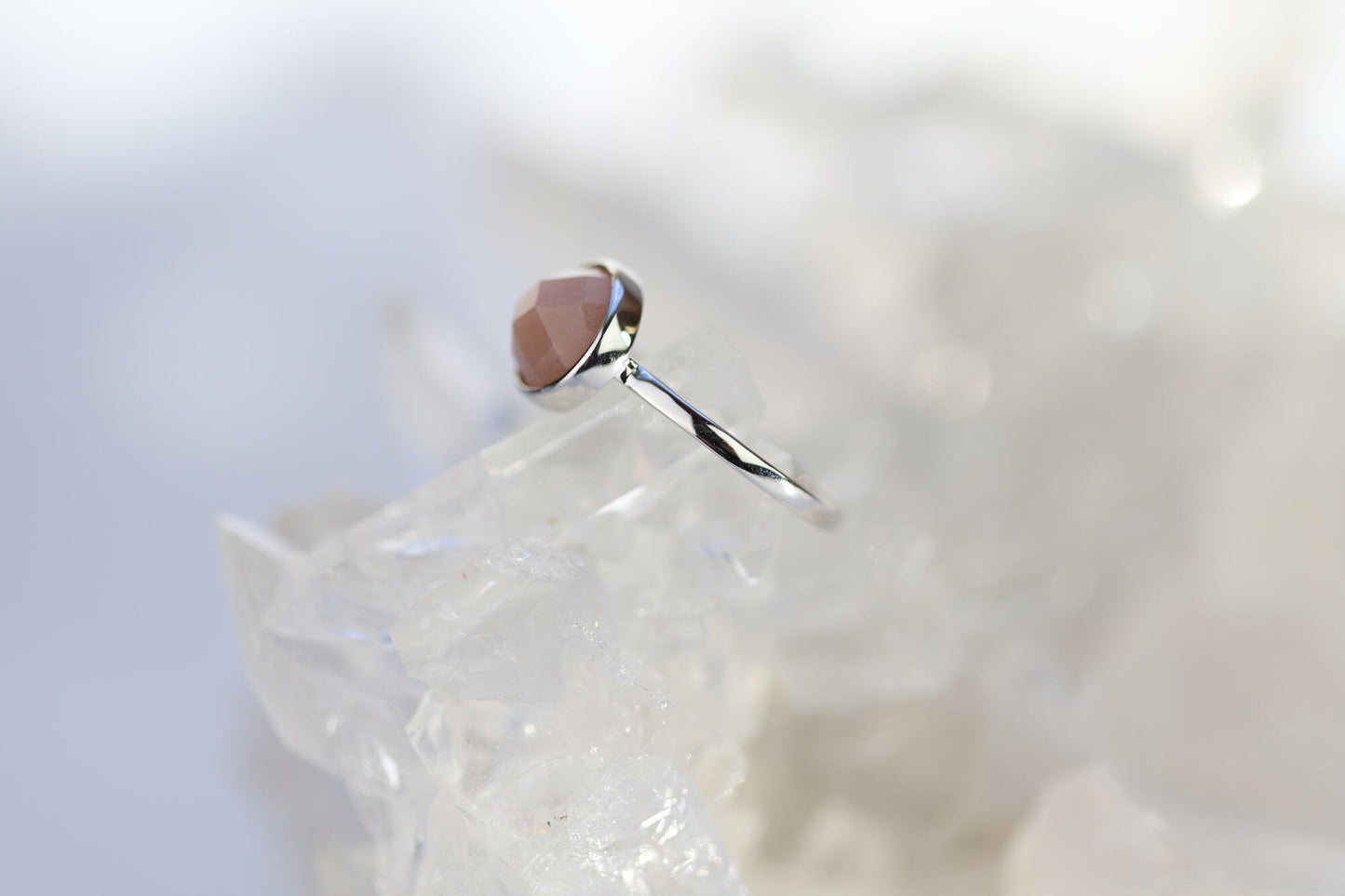 Ring mit facettiertem Mondstein peach Silber 925