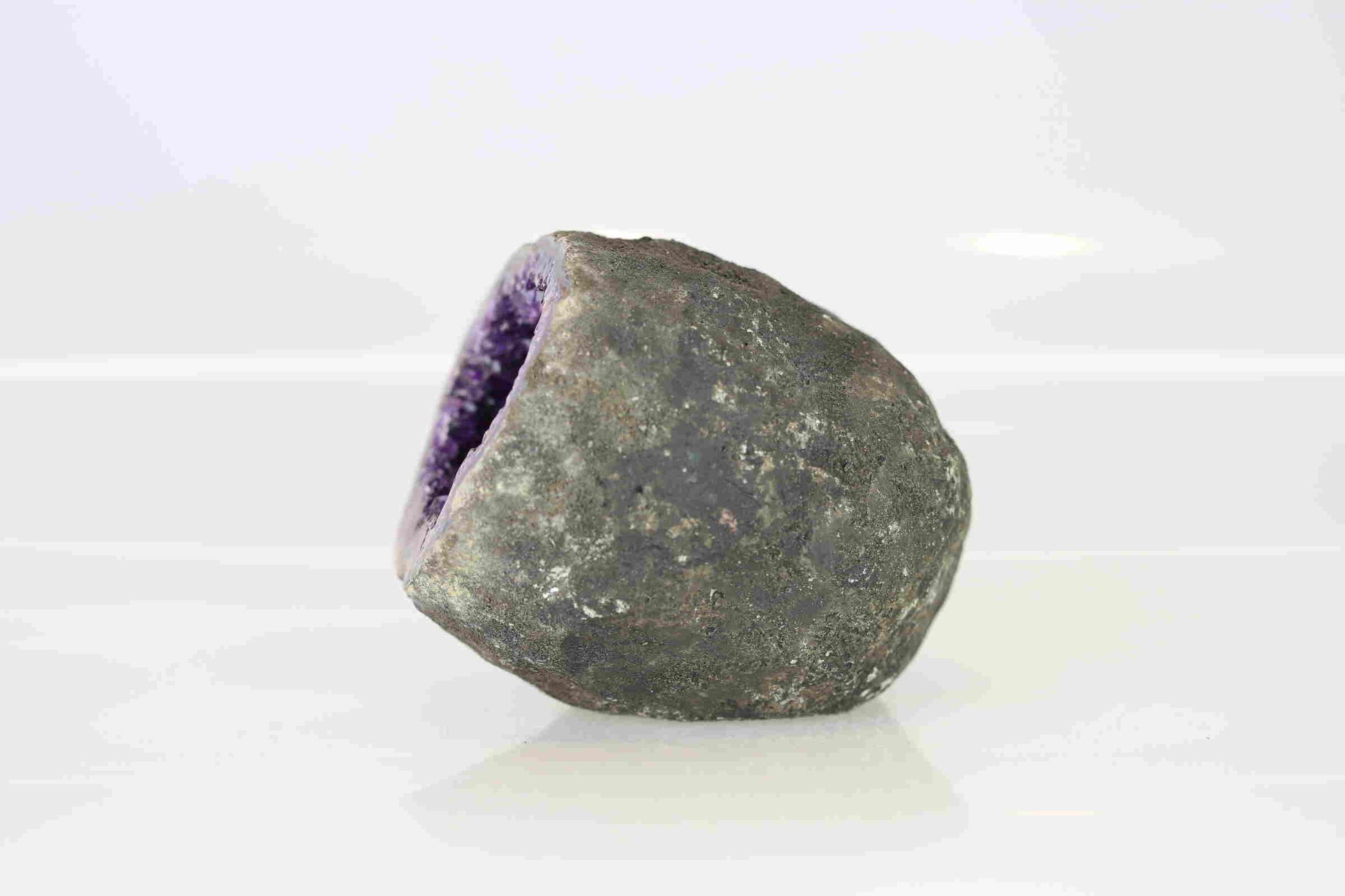 Kristallwerk präsentiert: Rohe Schätze atemberaubende Amethyst Geode