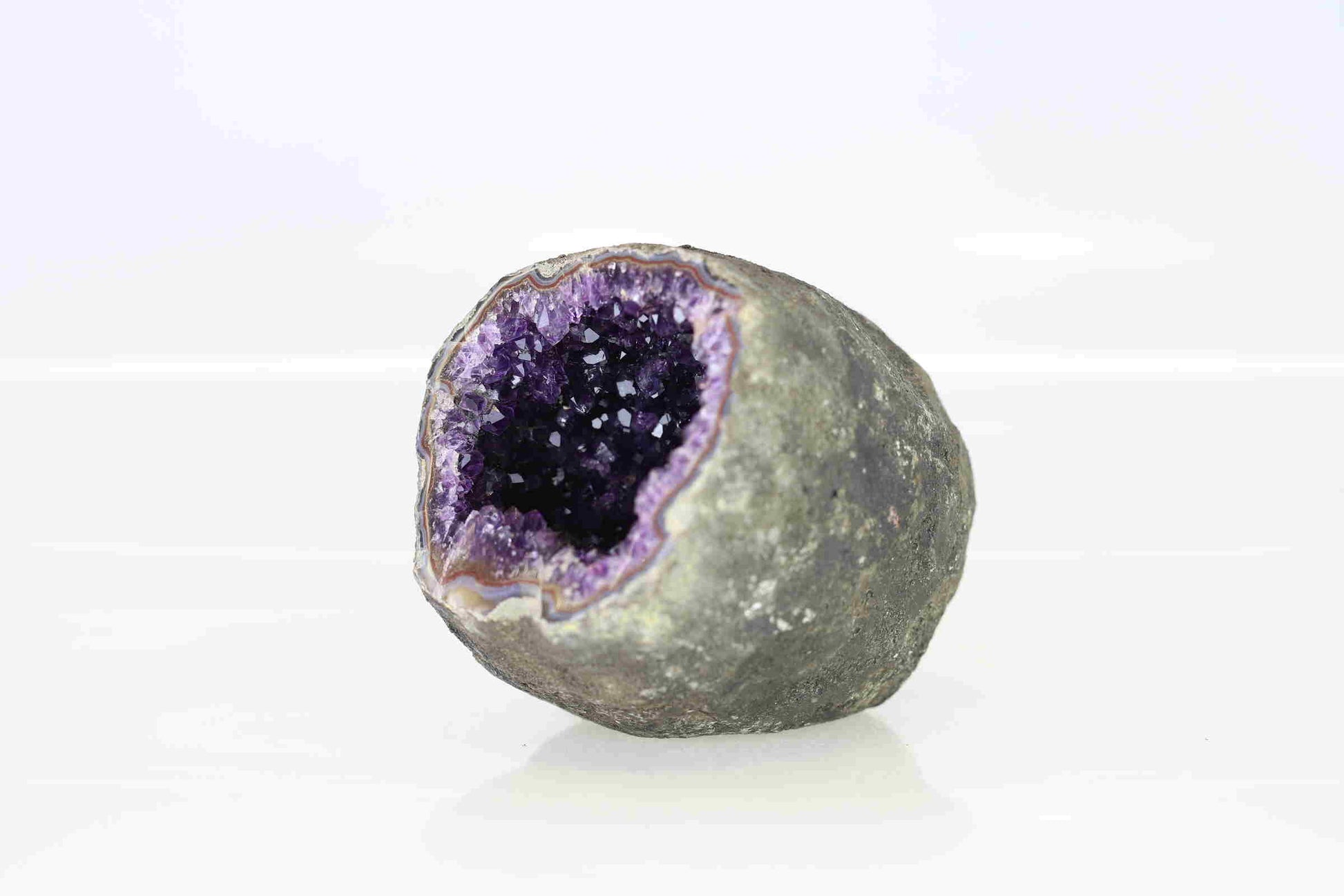 Kristallwerk präsentiert: Rohe Schätze atemberaubende Amethyst Geode