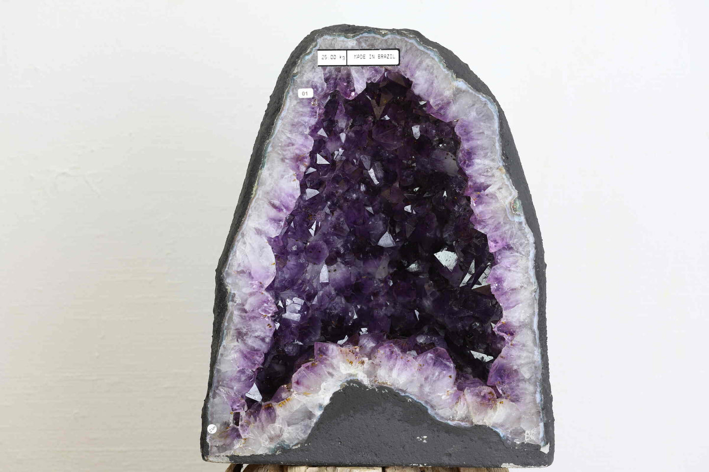 Kristallwerk präsentiert: Rohe Schätze atemberaubende Amethyst Druse mit Citrin Einschlüssen aus Brasilien.