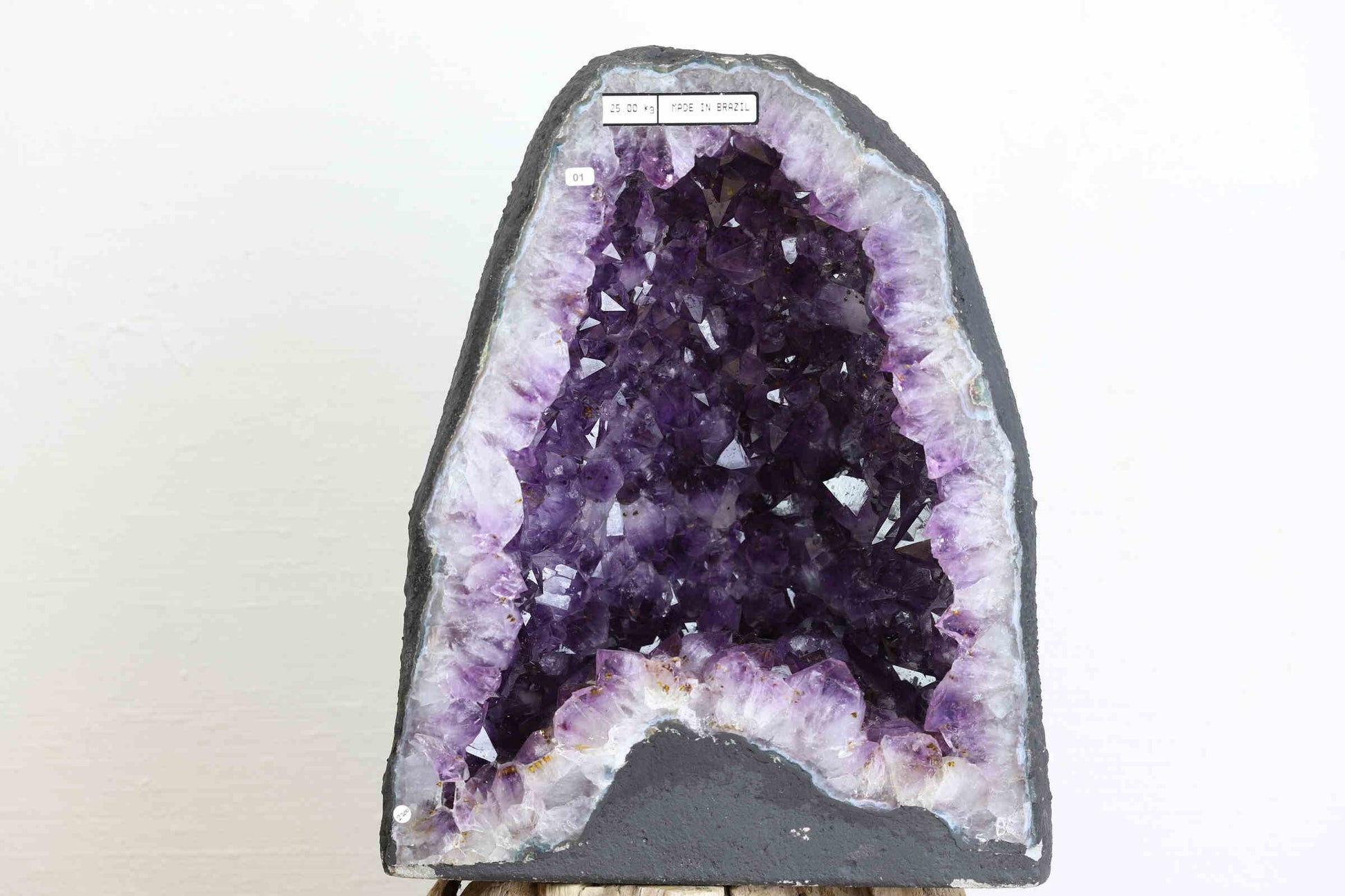 Kristallwerk präsentiert: Rohe Schätze atemberaubende Amethyst Druse mit Citrin Einschlüssen aus Brasilien.