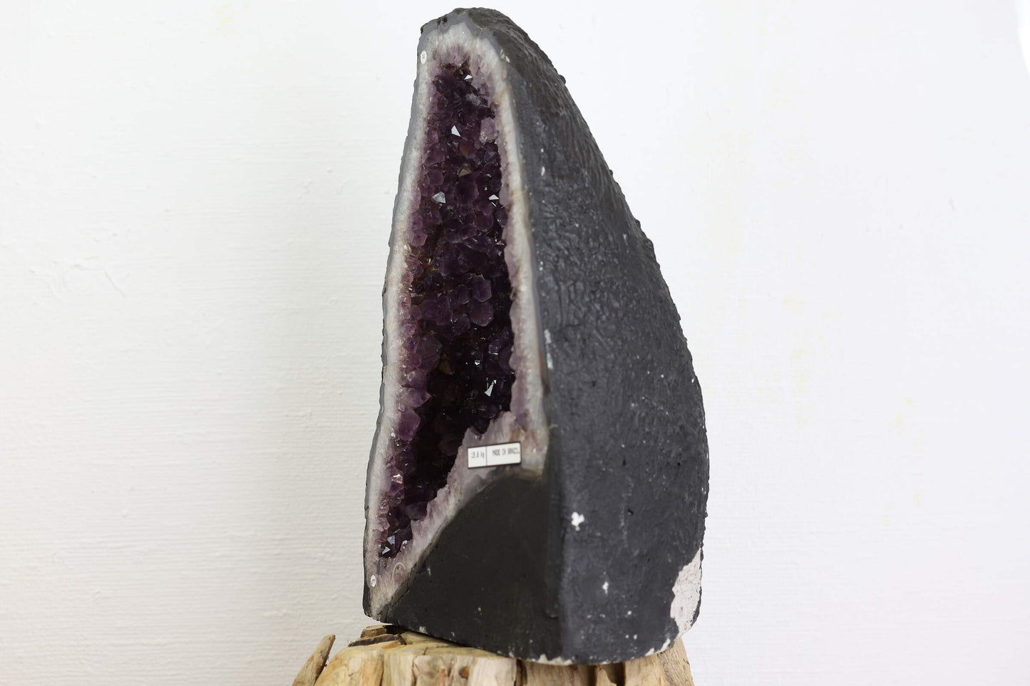 Kristallwerk präsentiert: Rohe Schätze atemberaubende Amethyst Druse aus Brasilien.