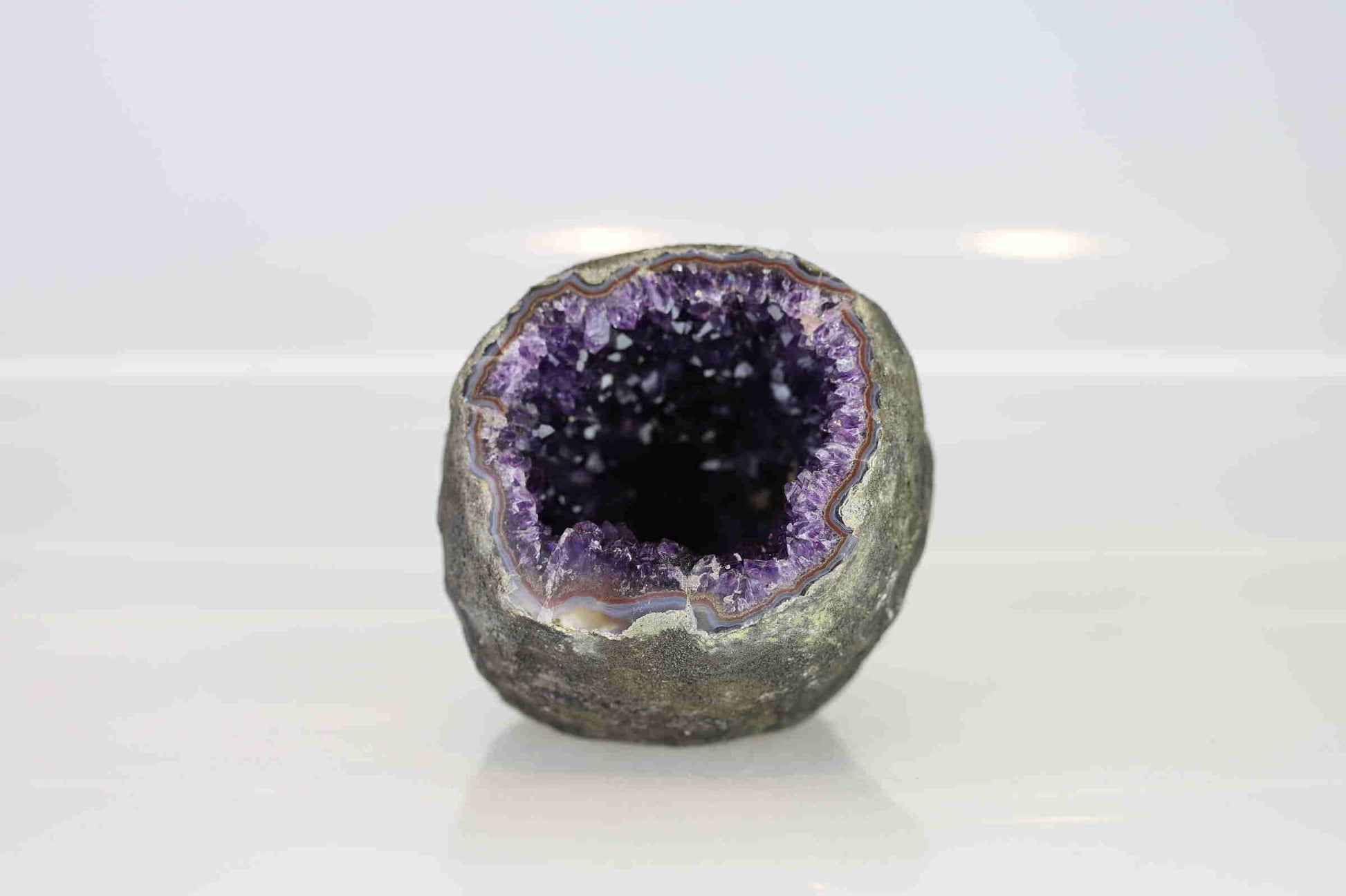 Kristallwerk präsentiert: Rohe Schätze atemberaubende Amethyst Geode