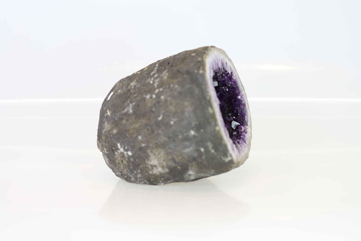 Kristallwerk präsentiert: Rohe Schätze atemberaubende Amethyst Geode