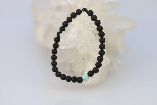 Armband mit Onyx Kugeln und Larimar Kugeln