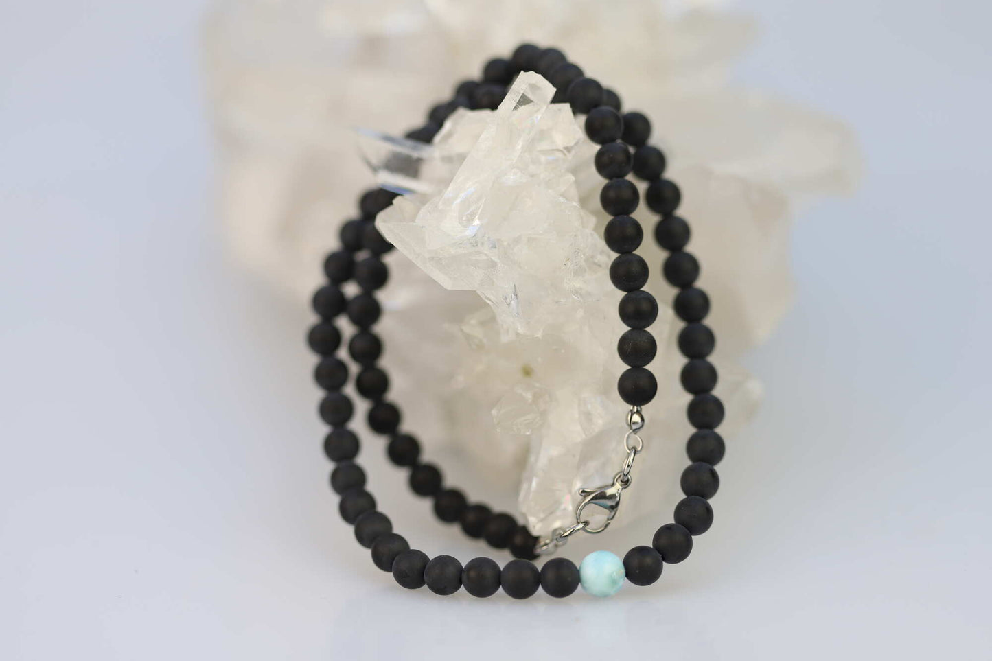 Schmuck Halskette mit Onyx Kugeln und Larimar Kugeln und Silberverschluss