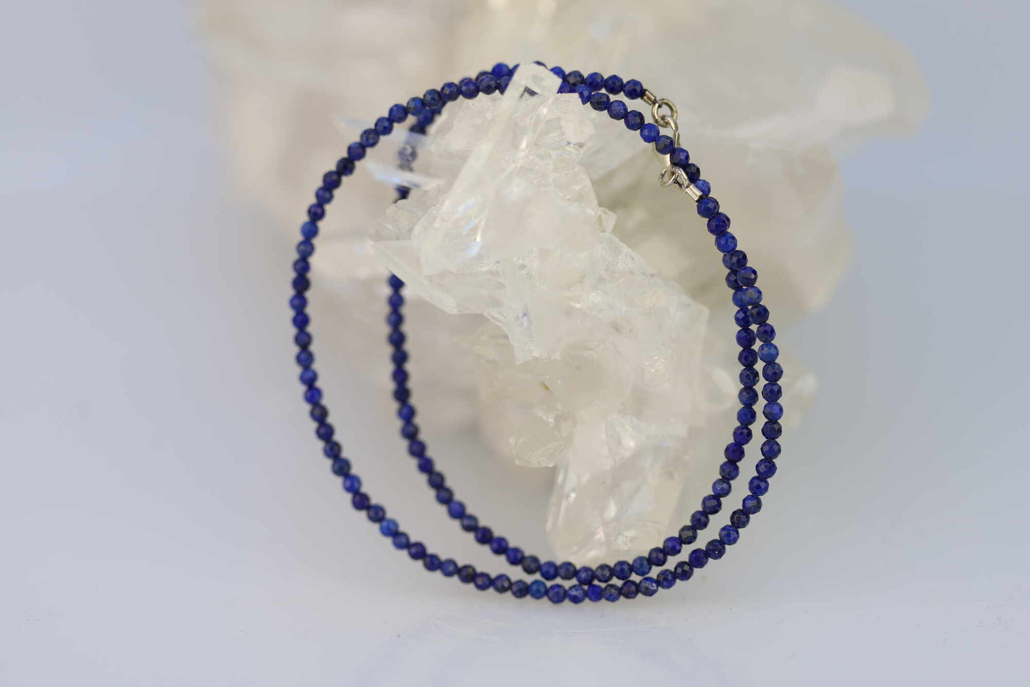 Schmuck Halskette Lapis Lazuli mit facettierten Kugeln und Silberverschluss