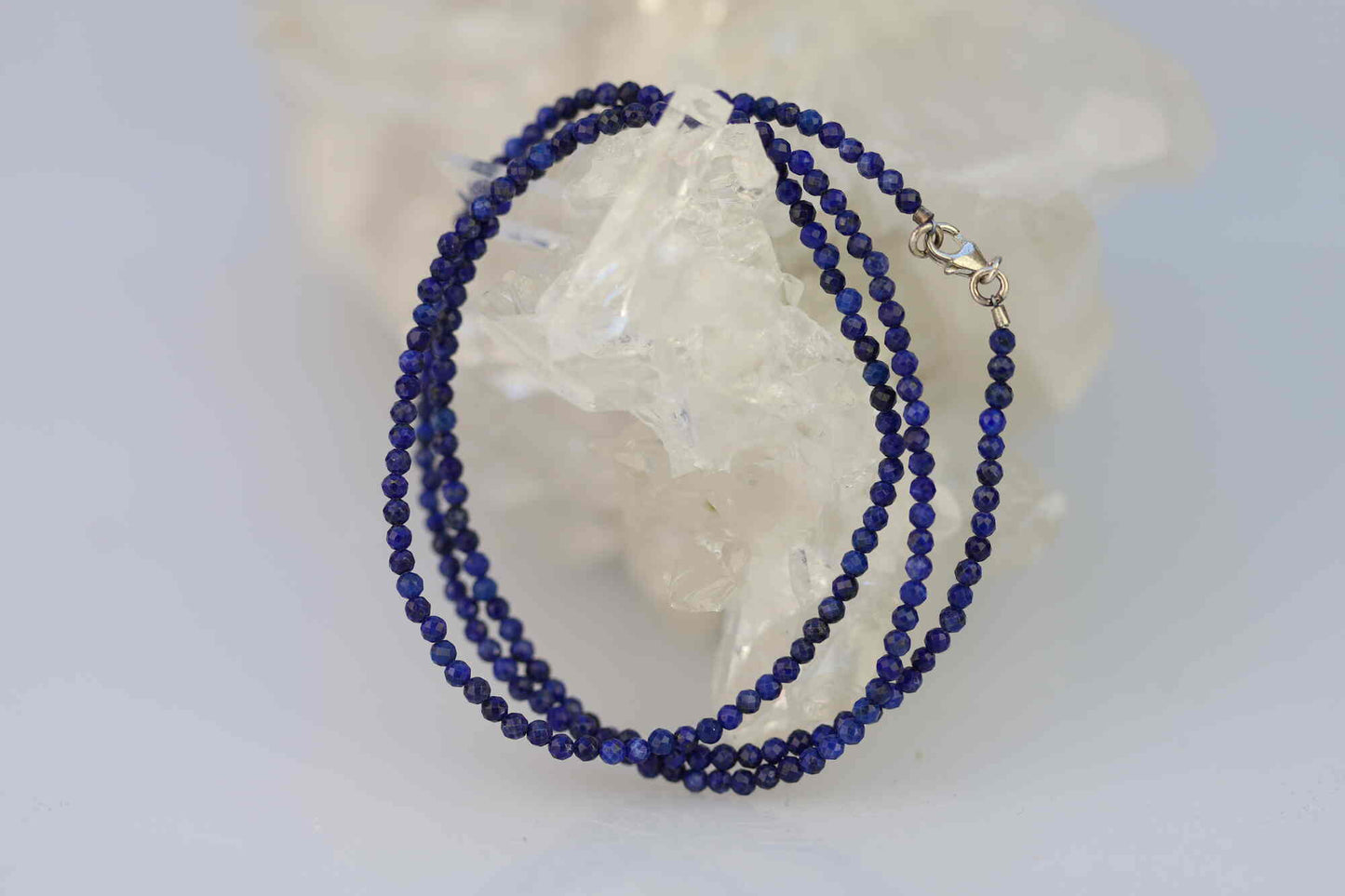 Schmuck Halskette Lapis Lazuli mit facettierten Kugeln und Silberverschluss