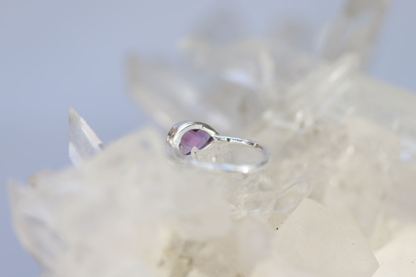 Ring mit facettiertem Amethyst Tropfen Silber 925